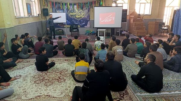 مراسم معنوی اعتکاف دانش‌آموزی در حسن‌آباد جرقویه علیا 