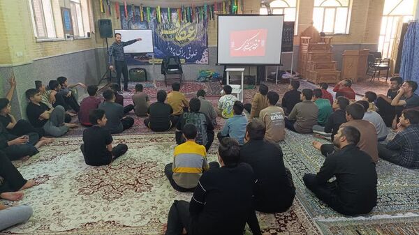 مراسم معنوی اعتکاف دانش‌آموزی در حسن‌آباد جرقویه علیا 