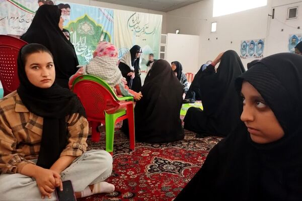 محفل قرآنی و حلقه صالحین در پایگاه مقاومت حضرت زینب (س) داریون 