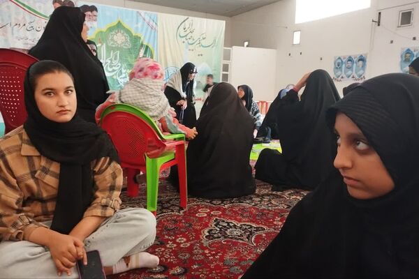 محفل قرآنی و حلقه صالحین در پایگاه مقاومت حضرت زینب (س) داریون 