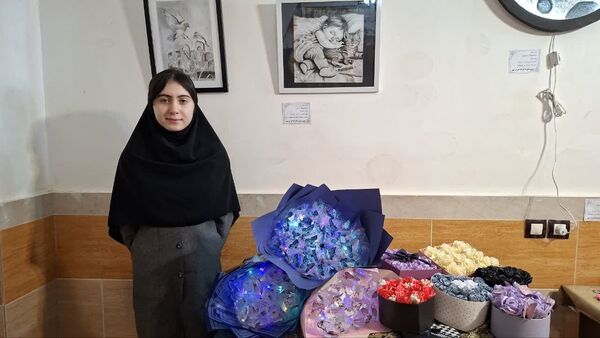 نمایشگاه دست سازه‌های دانش‌آموزی دبیرستان دخترانه ایران مهر اهر