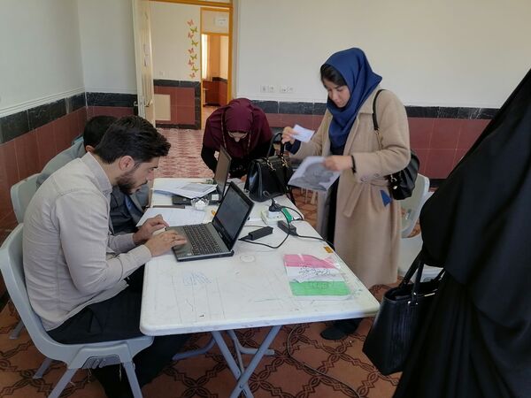 آثار دانش اموزان هنرمند کاشمر در کانون عاطفه 