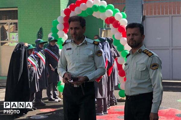 آیین نواختن زنگ جوانه ها در مدرسه شاهد نجمه ناحیه دو شهرری 