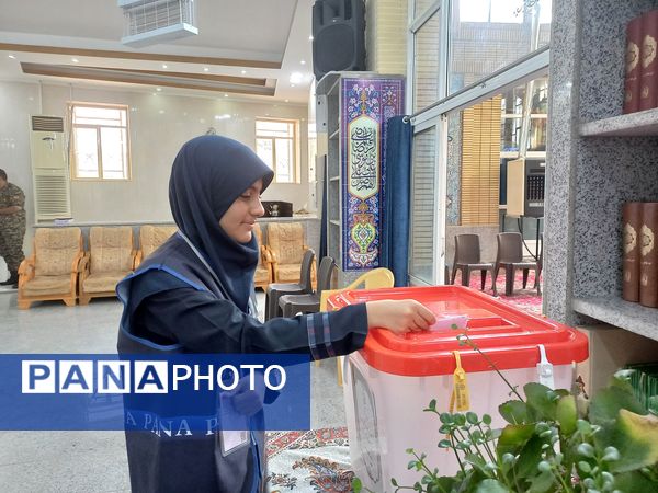 حضور پرشور مردم اصفهان در پای صندوق‌های رأی