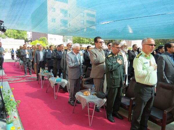 نواختن زنگ سپاس معلم در هنرستان محمودیه بجنورد