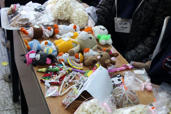 بازارچه دست‌سازه‌های دانش‌آموزی دبستان شهید بختیاری ناحیه 1 کرج