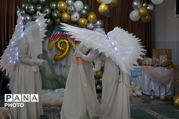 لبخند بندگی در دل‌های کوچک