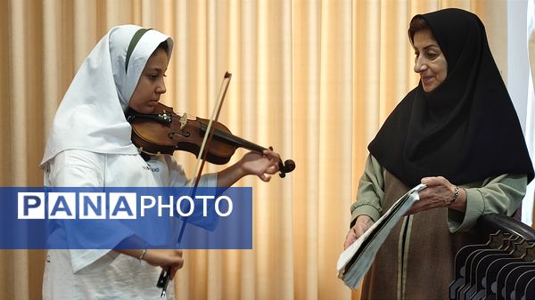 آیین تجلیل از ورودی‌های جدید دبیرستان فرزانگان قائمشهر