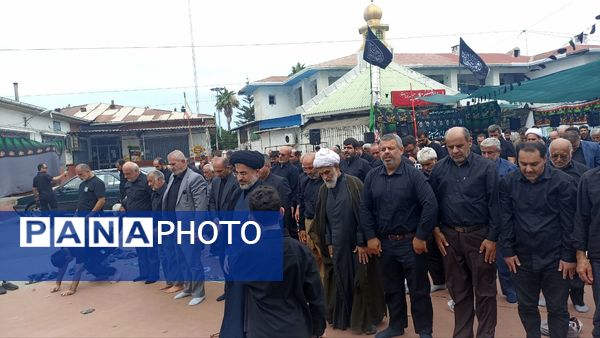 اقامه نماز ظهر عاشورا در محمودآباد 
