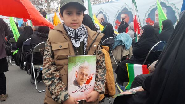 دانش‌آموزان البرزی جشن پیروزی انقلاب را در ۲۲ بهمن باشکوه رقم زدند