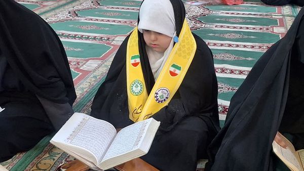مراسم روز سوم اعتکاف دانش‌آموزان دختر در مسجدالنبی کرج