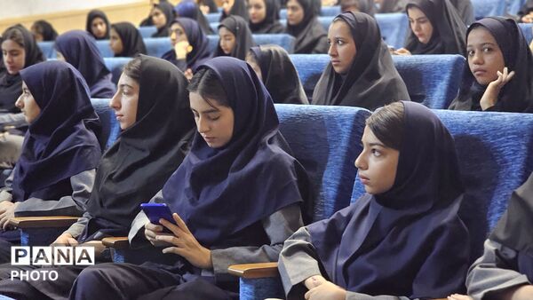 دختران آینده ساز فارسان در مسیر یادگیری و مسئولیت پذیری