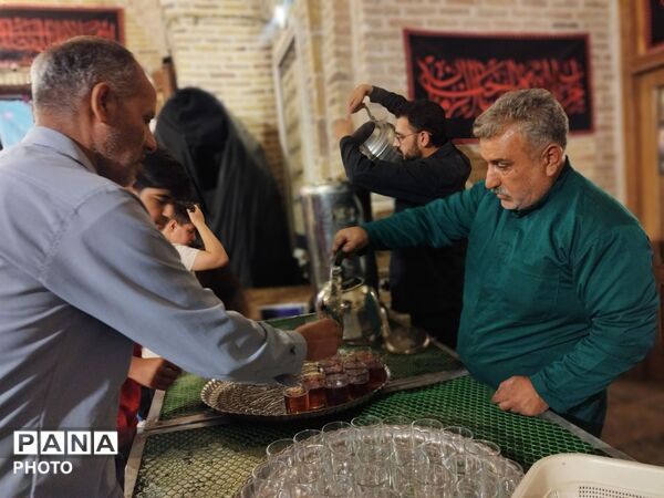 فعالیت چایخانه حضرت زهرا س در مسجد جامع نیشابور 