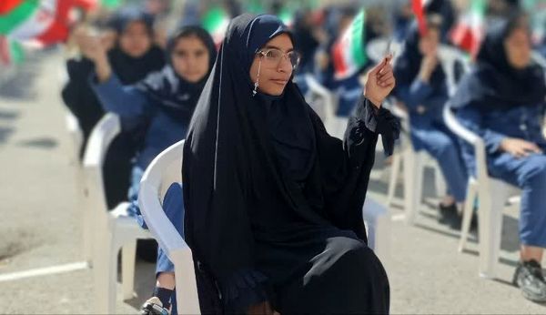 جشن دهه فجر در دبیرستان هاجر بیرجند