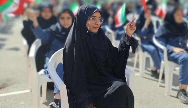 جشن دهه فجر در دبیرستان هاجر بیرجند