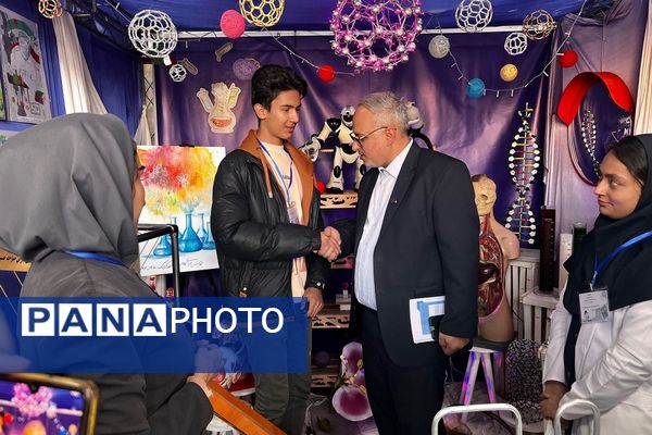پژوهش‌سرای کاوش کهریزک، کانون توجه نخستین روز نمایشگاه دستاوردهای دانش‌آموزی استان