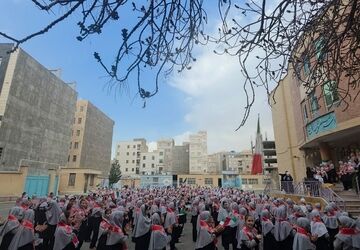 جشن پیروری انقلاب اسلامی در دبستان شهید آقچه‌لو رباط‌کریم