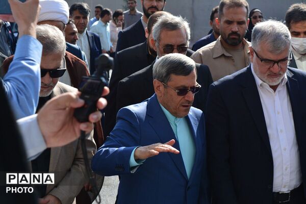 بازدید استاندار تهران از دبیرستان تمام هوشمند «شهید ابراهیم رئیسی» بهارستان دو