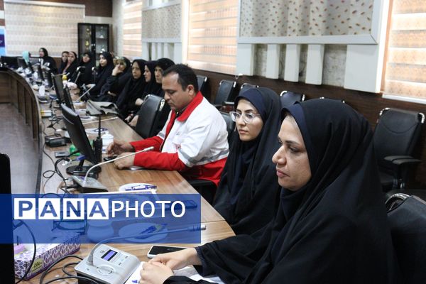 جلسه مراقبان و سفیران سلامت در آموزش و پرورش منطقه 14 تهران با حضور مسئولان اداره‌کل شهر تهران