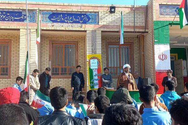 زنگ انقلاب در سعدآباد 
