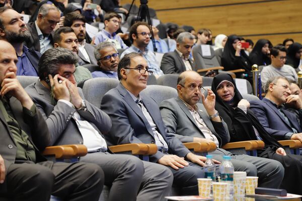 تجلیل از برگزیدگان ایثار با یاد شهدای شجره طیبه