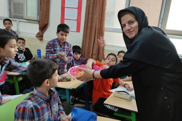  بزرگداشت روز دانش آموز در آموزشگاه معارف۶ شیراز 