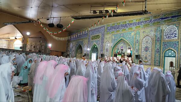 نماز جماعت انسجام‌بخش جشن تکلیف دختران بویراحمدی