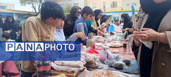 برپایی بازارچه در  دبستان امام جعفر صادق (ع) آشخانه