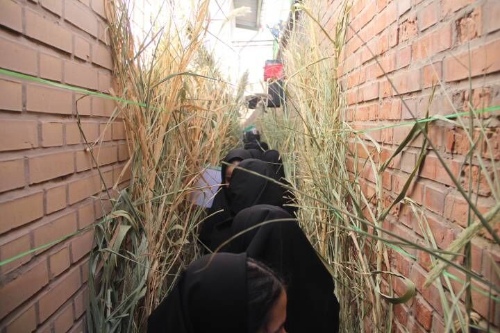 بازدید دانش‌آموزان مدارس قیامدشت و مسئولین شهری از نمایشگاه دفاع مقدس حوزه های مقاومت بسیج شهر قیامدشت