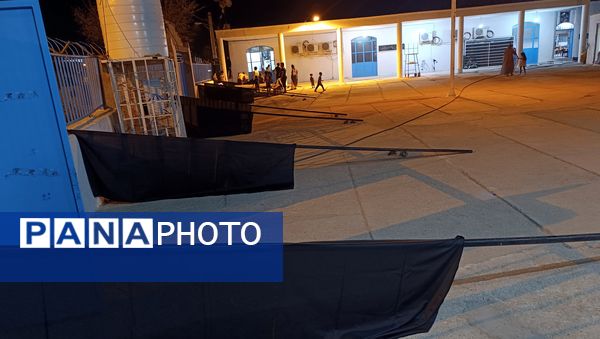 حسینیه حضرت ابوالفضل(ع) در استقبال از ماه محرم سیاه پوش و غبارروبی شد