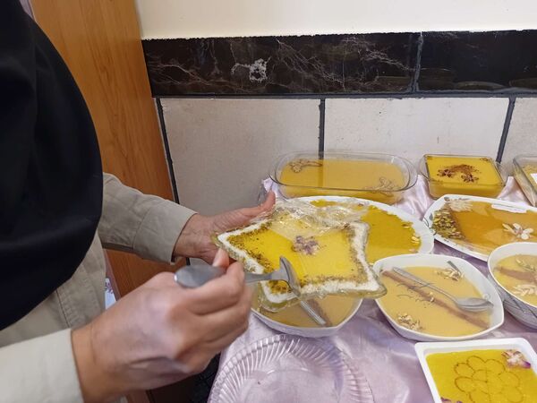 جشنواره شله زرد به مناسبت هفته بهداشت روان در مدرسه مادرمهربان خلیل آباد