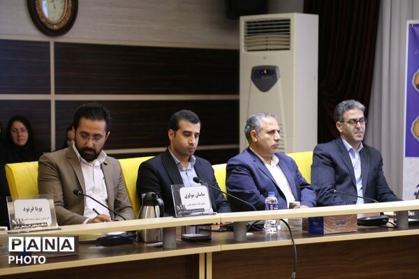 تجلیل از دانش‌آموزان ورزشکار و قهرمان آذربایجان شرقی