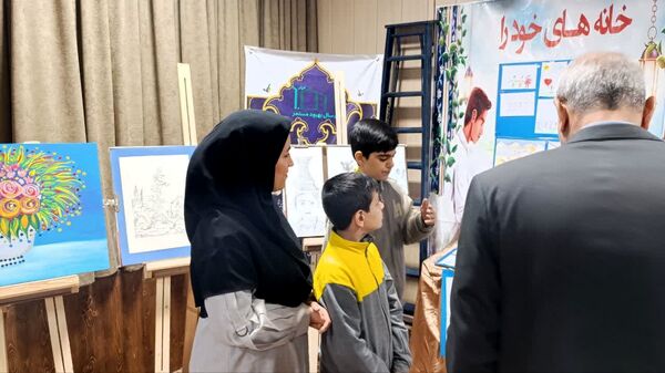 افتتاح نمایشگاه هنری دانش‌آموزی در دبستان دوره دوم سلیمانی