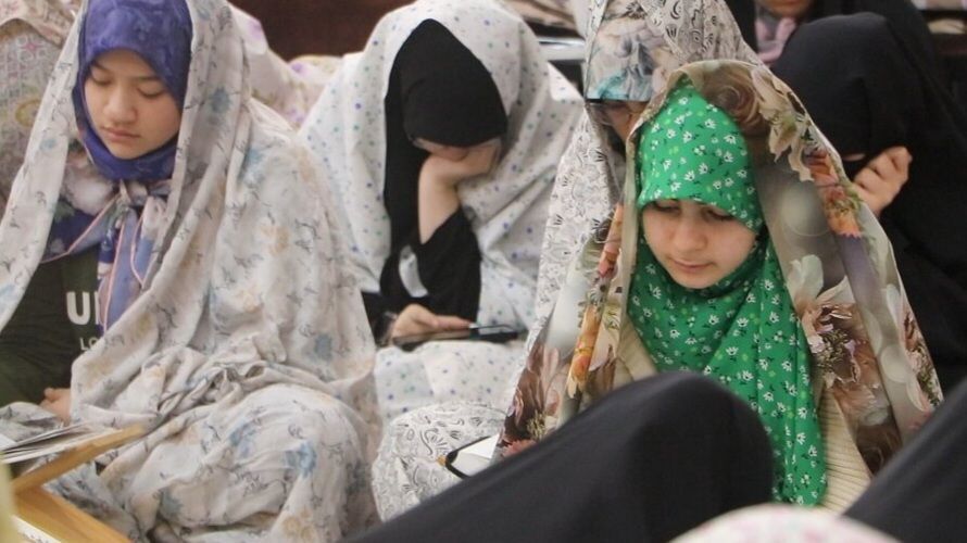 اعتکاف دانش آموزی در مسجد جوادالائمه (ع)؛سفری به قلب عبادت