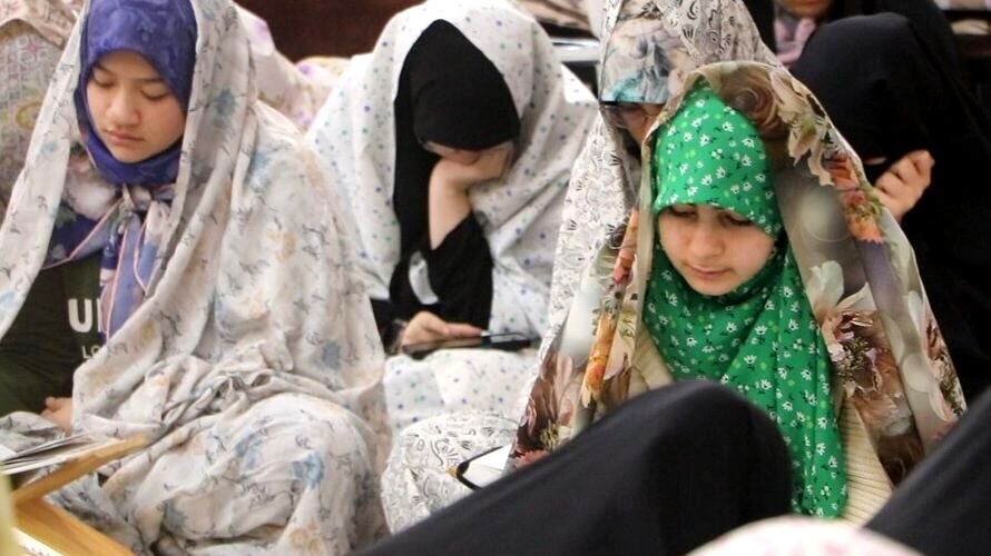 اعتکاف دانش آموزی در مسجد جوادالائمه (ع)؛سفری به قلب عبادت
