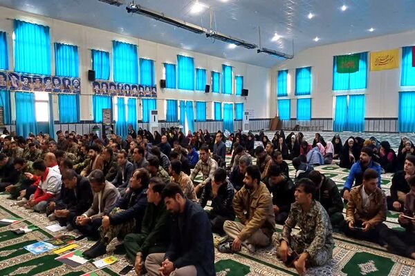 حضور پرشور دانش‌آموزان و فرهنگیان بخش دیشموک در گرامیداشت یوم‌الله 9 دی