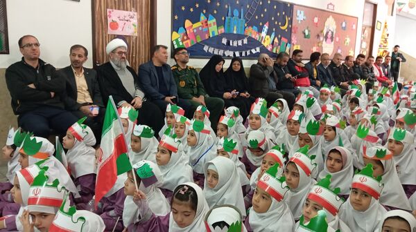  قاب‌های خبری از مراسم زنگ انقلاب در دبستان بوستان شهرستان بن