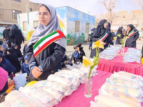 جشن پرنشاط دانش‌آموزان مدرسه حضرت معصومه(س) ناحیه 4 کرج