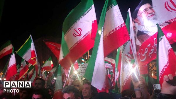 جلوه‌هایی از حماسه حضور در میدان انقلاب