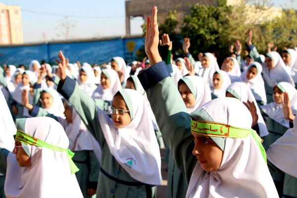 مراسم صبحگاه مهدوی در مدرسه شاهد نیک‌اندیشان