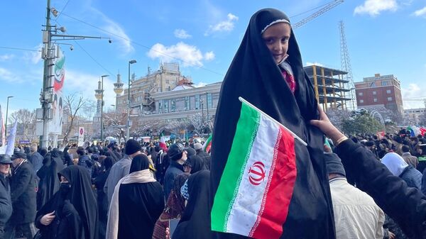 حضور پرشور کودکان در راهپیمایی ۲۲ بهمن