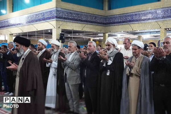 نسل نو در آینه ایمان؛ حضور دل‌نشین نوجوانان نماز جمعه بهارستان