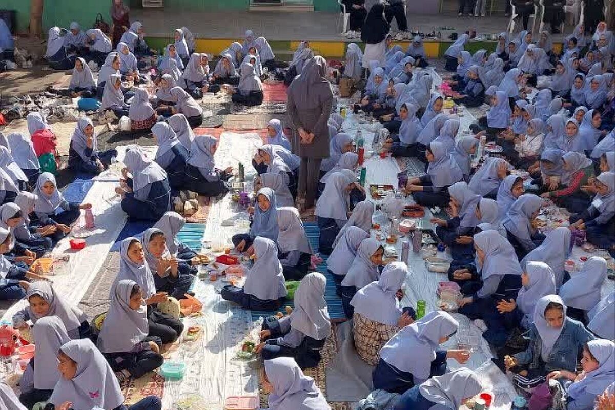 استقبال دانش آموزان دبستان شهید مجید مجیدی از طرح «صبحانه سلامت»