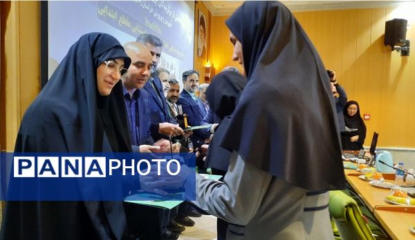 تجلیل از برگزیدگان پژوهشگر خراسانی در مشهد