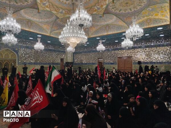 پرچم سرخ انتقام در دست بانوان افغانستانی