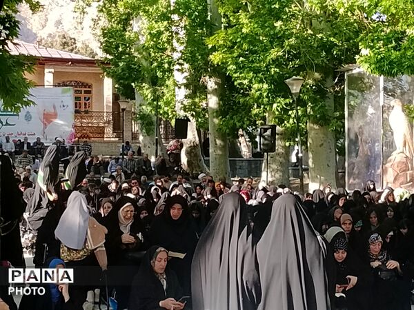 عرفه روز نیایش در همدان