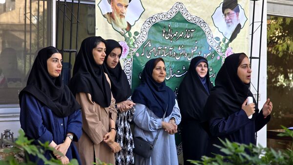 شور مهر، یاد مقاومت؛ نخستین روز مدرسه در هنرستان هنرهای زیبای دختران اصفهان