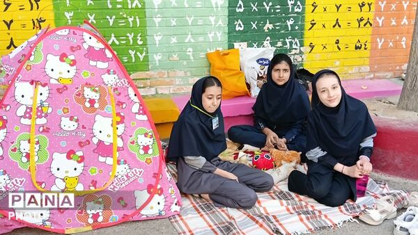 جشن شادی در حیاط مدرسه، دنیای رنگی بچه های رحمانی فرد در روز جهانی کودک