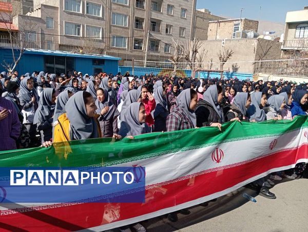 حال و هوای دبیرستان دانش‌نیا در  جشن‌های اعیاد شعبانیه و دهه فجر 