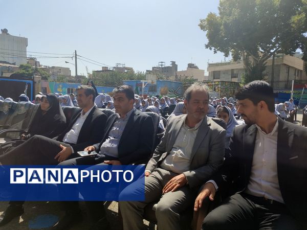 آیین نواختن زنگ مهر، ایثار و شهادت در دبستان شاهد حاج تقی آقا بزرگ ناحیه یک مشهد 